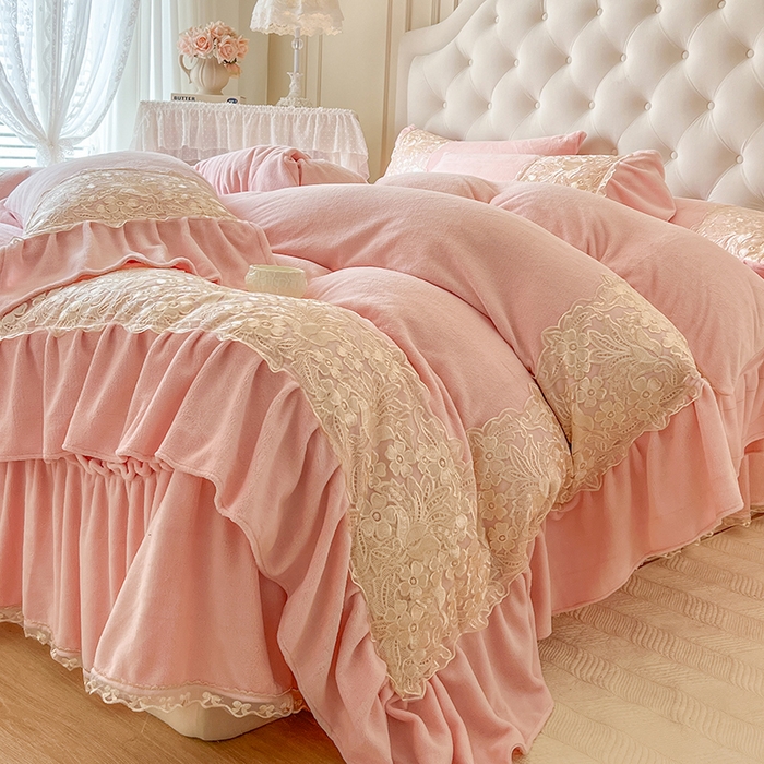 91家纺网 家纺一手货源 找家纺 （总）网红馆（ck家纺） 2025新款牛奶绒蕾丝花边倾城系列单床盖