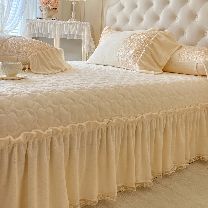 91家纺网 家纺一手货源 找家纺 网红馆（ck家纺） 2025新款牛奶绒蕾丝花边倾城系列单床盖 倾城-米