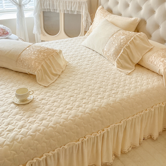 91家纺网 家纺一手货源 找家纺 网红馆（ck家纺） 2025新款牛奶绒蕾丝花边倾城系列单床盖 倾城-米