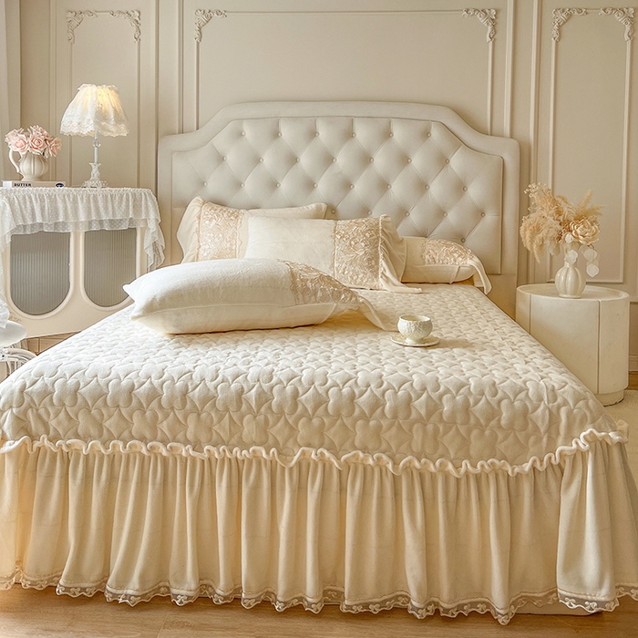 91家纺网 家纺一手货源 找家纺 网红馆（ck家纺） 2025新款牛奶绒蕾丝花边倾城系列单床盖 倾城-米