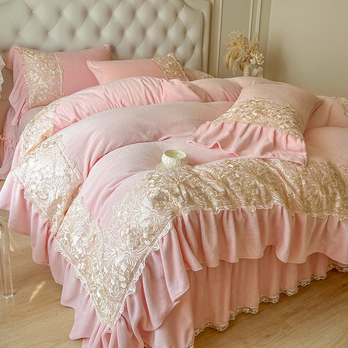 91家纺网 家纺一手货源 找家纺 网红馆（ck家纺） 2025新款牛奶绒蕾丝花边倾城系列单床盖 倾城-粉