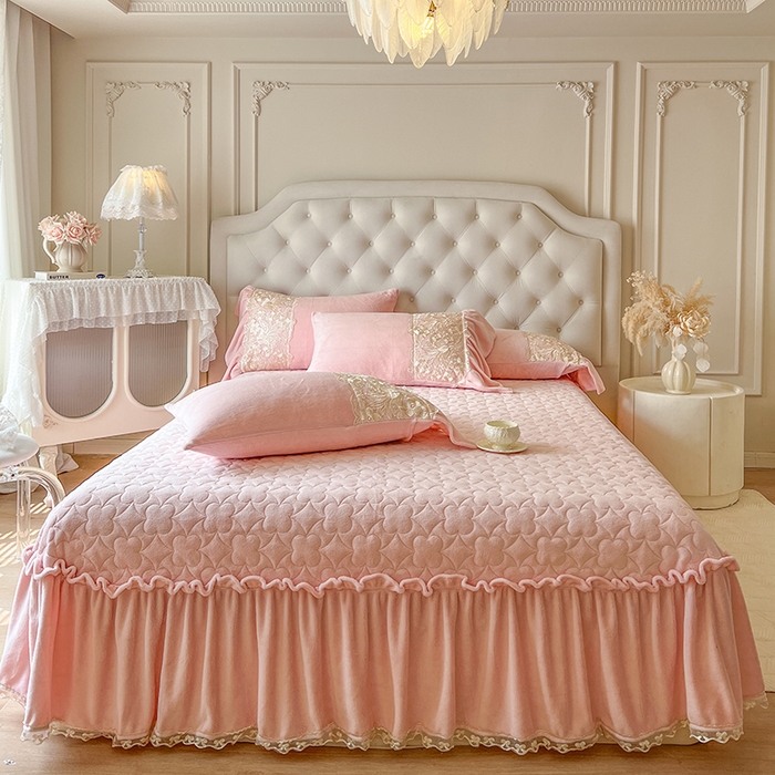 91家纺网 家纺一手货源 找家纺 （总）网红馆（ck家纺） 2025新款牛奶绒蕾丝花边倾城系列单床盖