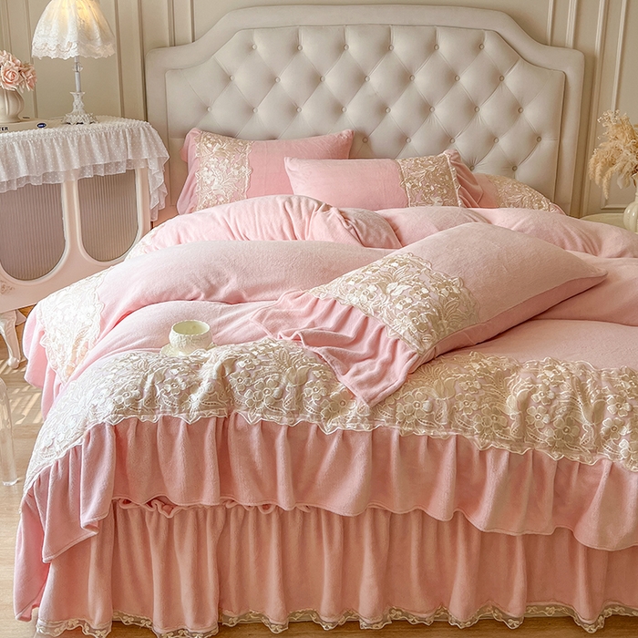 91家纺网 家纺一手货源 找家纺 网红馆（ck家纺） 2025新款牛奶绒蕾丝花边倾城系列单床盖 倾城-粉