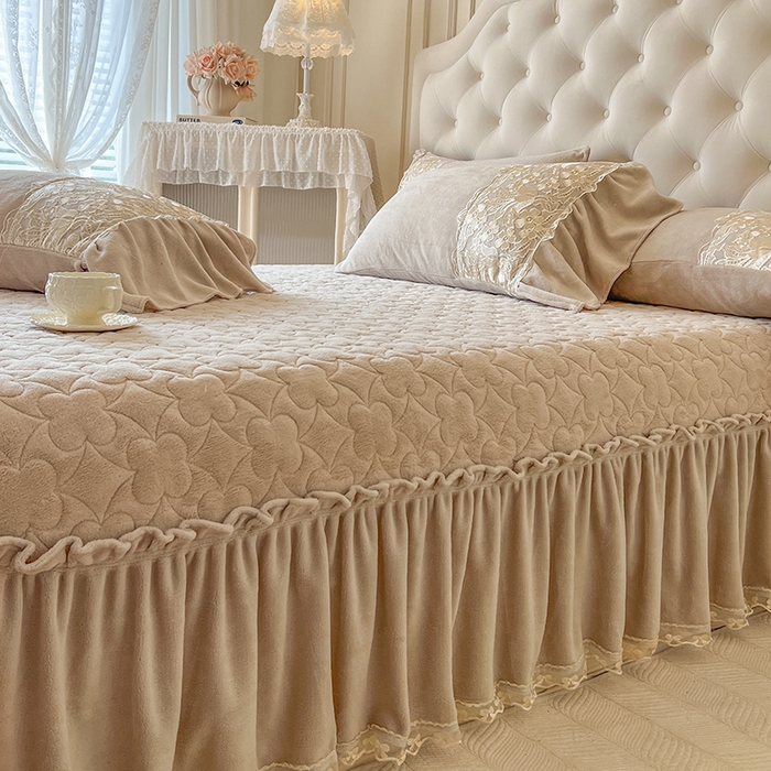 91家纺网 家纺一手货源 找家纺 网红馆（ck家纺） 2025新款牛奶绒蕾丝花边倾城系列单床盖 倾城-咖