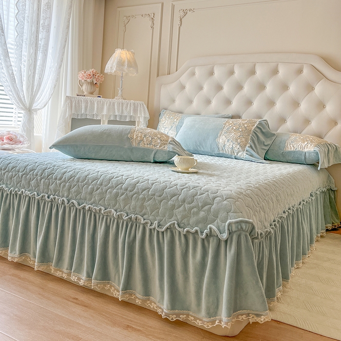 91家纺网 家纺一手货源 找家纺 网红馆（ck家纺） 2025新款牛奶绒蕾丝花边倾城系列单床盖 倾城-绿