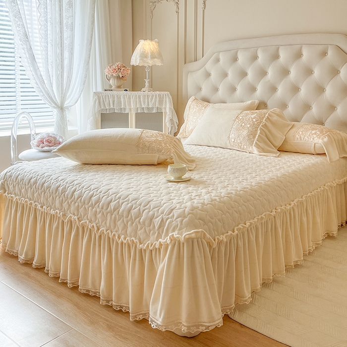 91家纺网 家纺一手货源 找家纺 网红馆（ck家纺） 2025新款牛奶绒蕾丝花边倾城系列单床盖 倾城-米