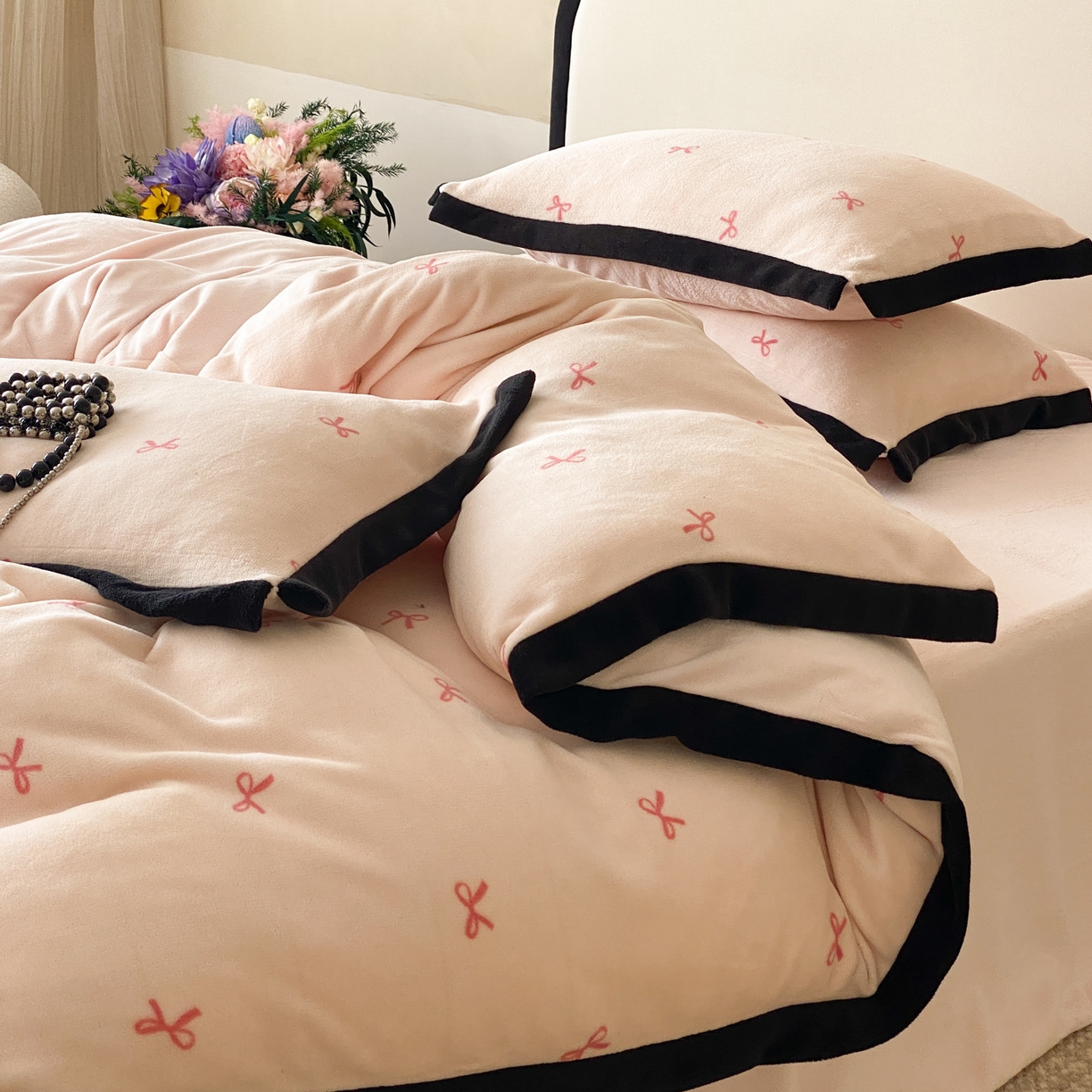 91家纺网 家纺一手货源 找家纺 云栖家居 2025秋冬新款加厚印花防静电消光牛奶绒四件套-梦境 梦境-粉