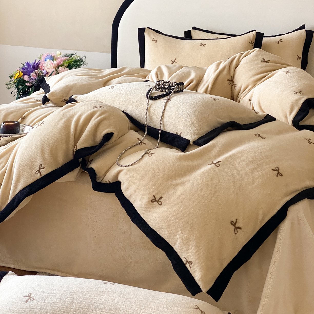 91家纺网 家纺一手货源 找家纺 云栖家居 2025秋冬新款加厚印花防静电消光牛奶绒四件套-梦境 梦境-咖