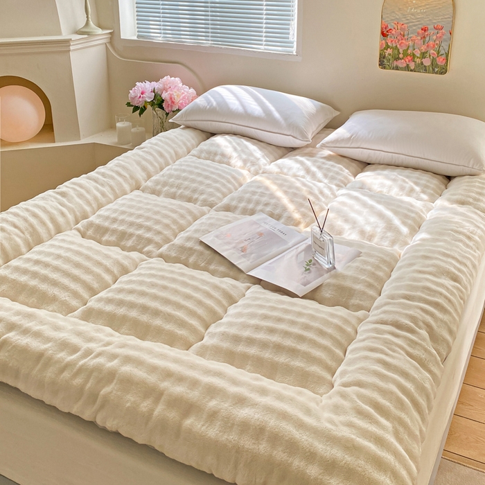 91家纺网 家纺一手货源 找家纺 （总）缦卡琳家纺 2024新款A类高克重纯色兔毛绒床垫