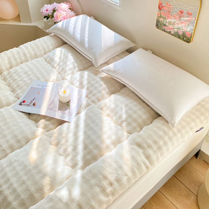 91家纺网 家纺一手货源 找家纺 （总）缦卡琳家纺 2024新款A类高克重纯色兔毛绒床垫