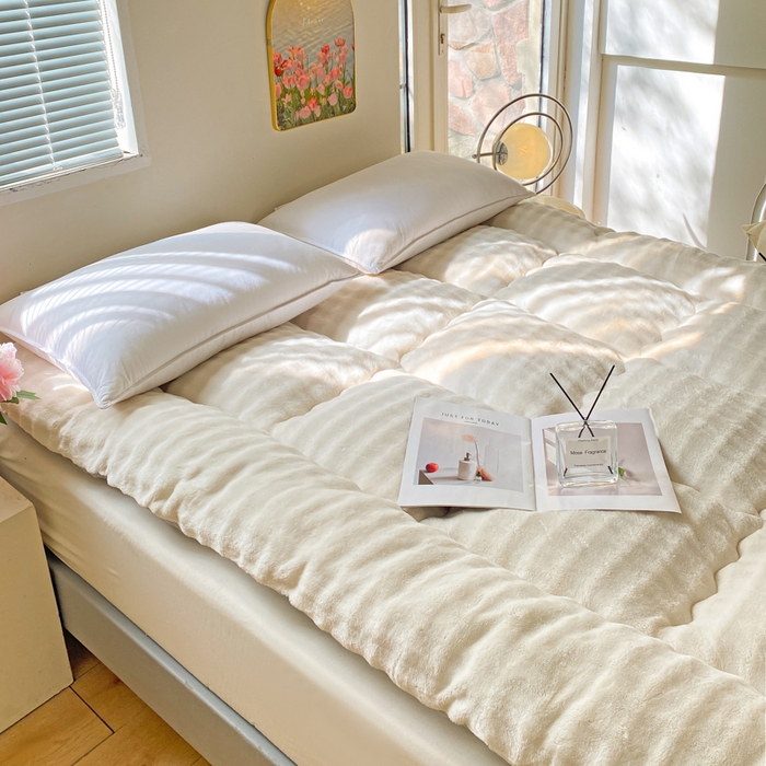 91家纺网 家纺一手货源 找家纺 （总）缦卡琳家纺 2024新款A类高克重纯色兔毛绒床垫