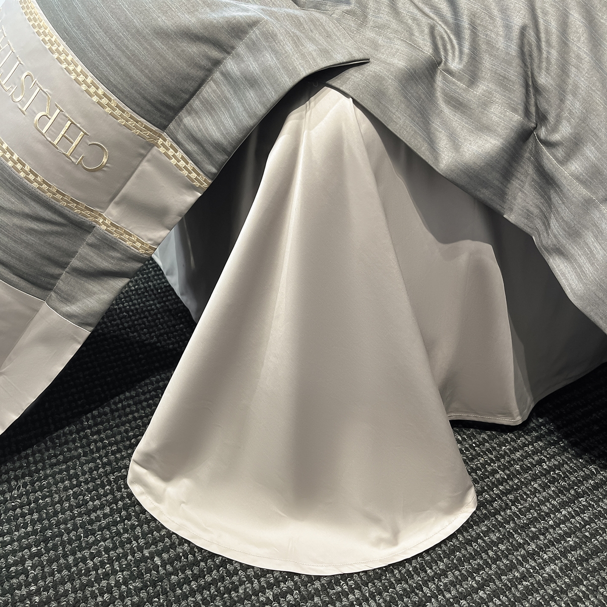 91家纺网 家纺一手货源 找家纺 置顶家纺 2025新款奥斯卡男士商务100支四件套 奥斯卡-山灰