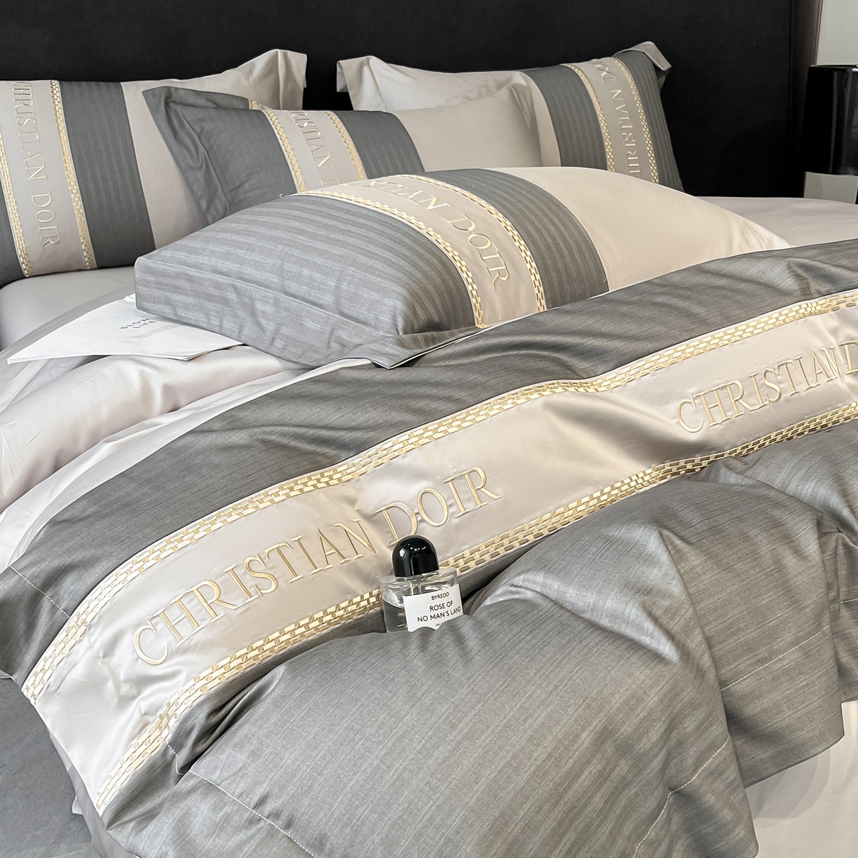 91家纺网 家纺一手货源 找家纺 置顶家纺 2025新款奥斯卡男士商务100支四件套 奥斯卡-山灰