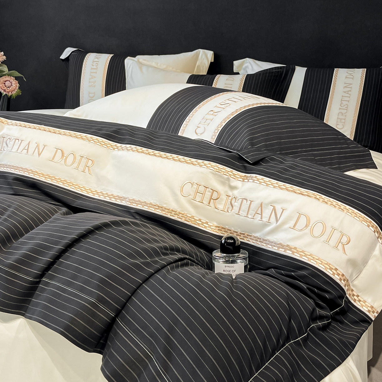 91家纺网 家纺一手货源 找家纺 置顶家纺 2025新款奥斯卡男士商务100支四件套 奥斯卡-白+黑