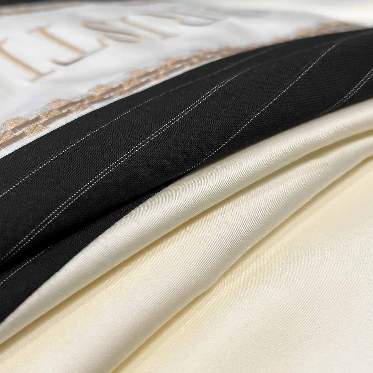 91家纺网 家纺一手货源 找家纺 置顶家纺 2025新款奥斯卡男士商务100支四件套 奥斯卡-白+黑