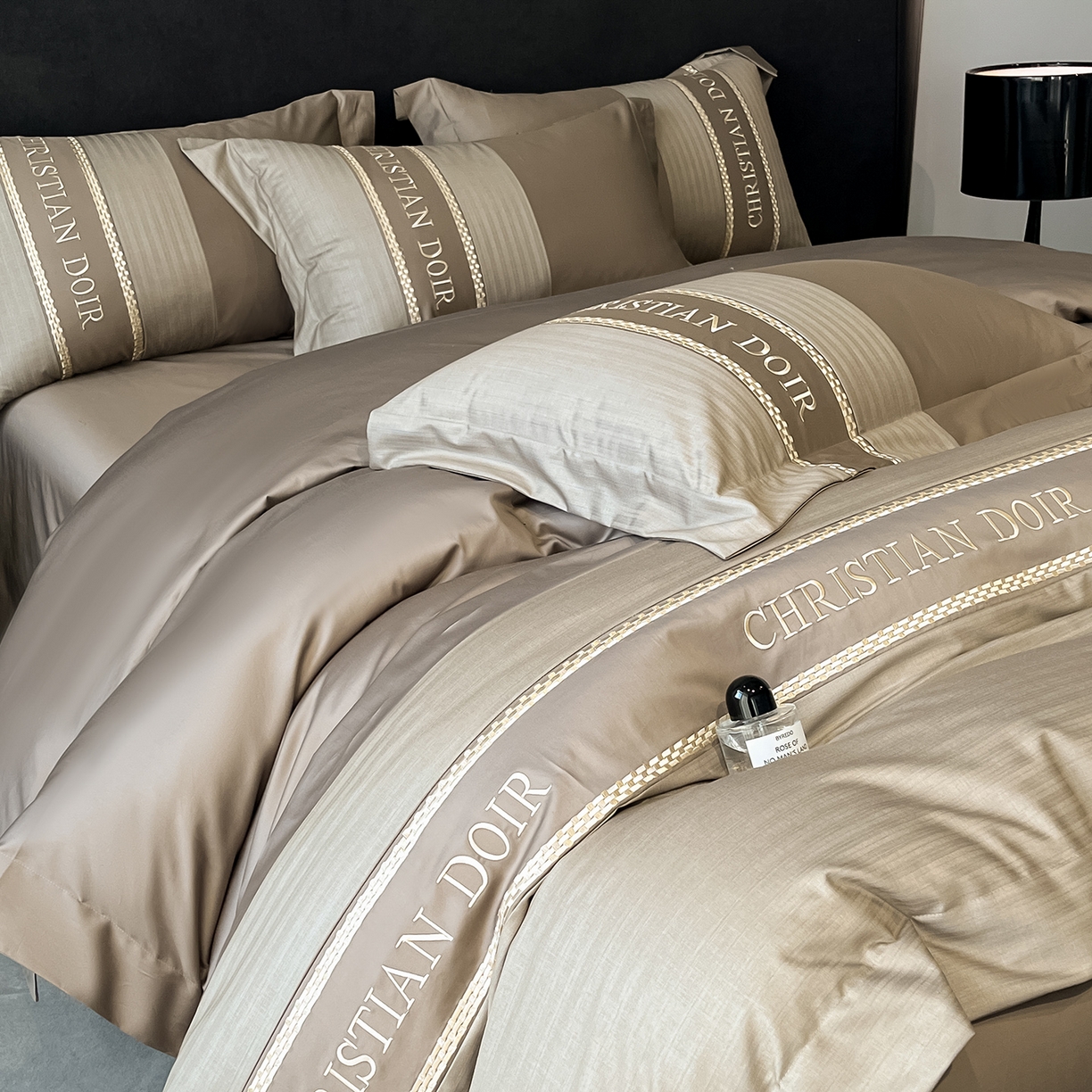 91家纺网 家纺一手货源 找家纺 置顶家纺 2025新款奥斯卡男士商务100支四件套 奥斯卡-火山灰