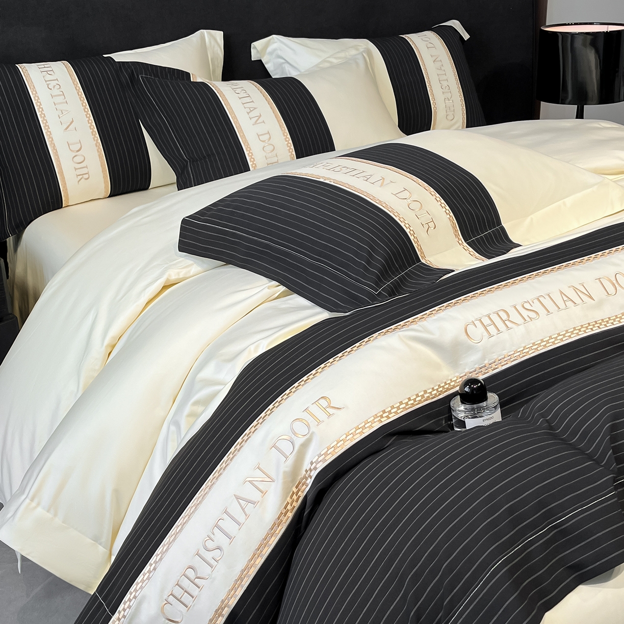 91家纺网 家纺一手货源 找家纺 置顶家纺 2025新款奥斯卡男士商务100支四件套 奥斯卡-白+黑