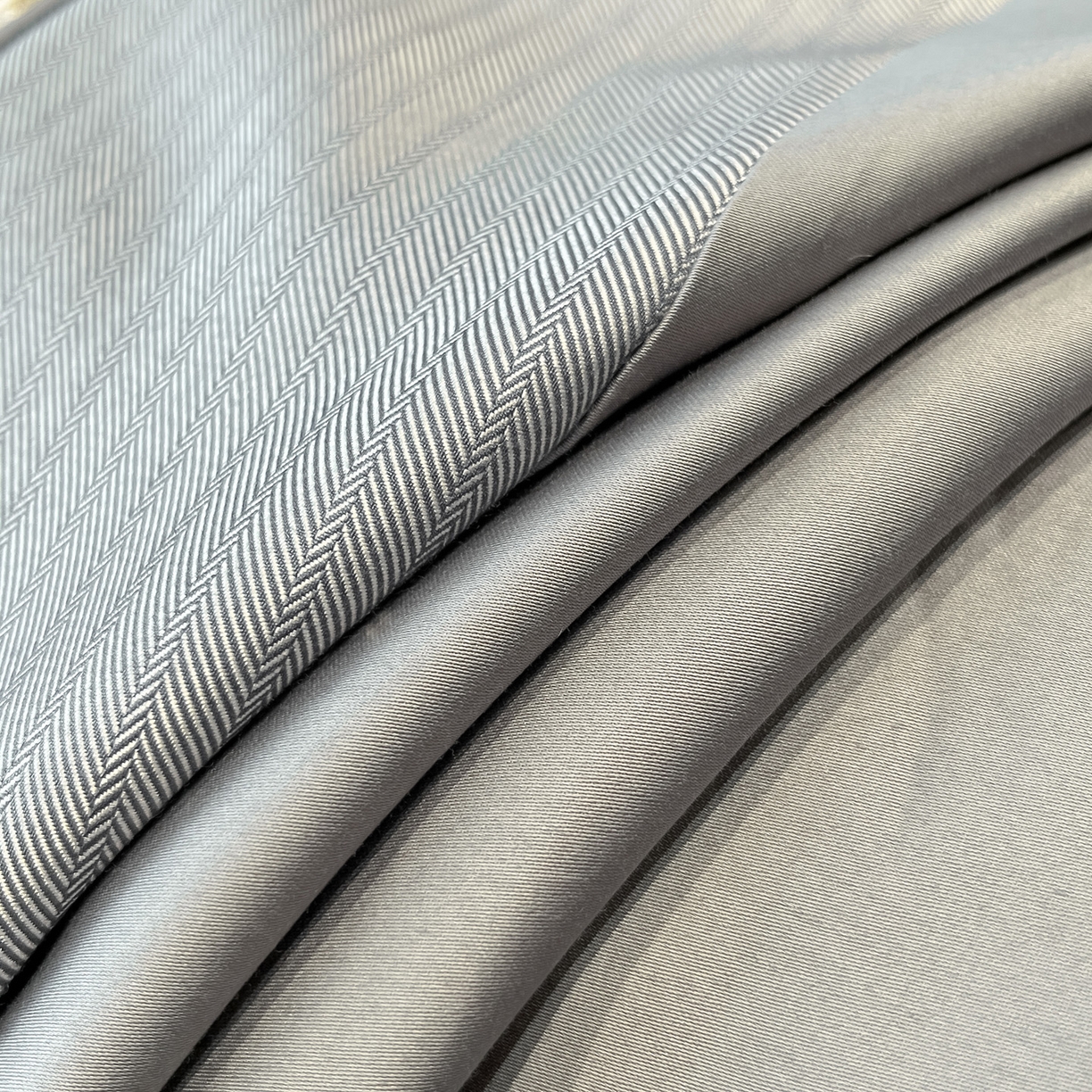 91家纺网 家纺一手货源 找家纺 置顶家纺 2025新款奥斯卡男士商务100支四件套 奥斯卡-绅士灰