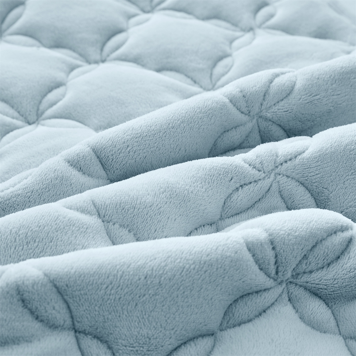 91家纺网 家纺一手货源 找家纺 布卢姆床垫 2025新款A类抗菌牛奶绒床笠 菱格-天空蓝