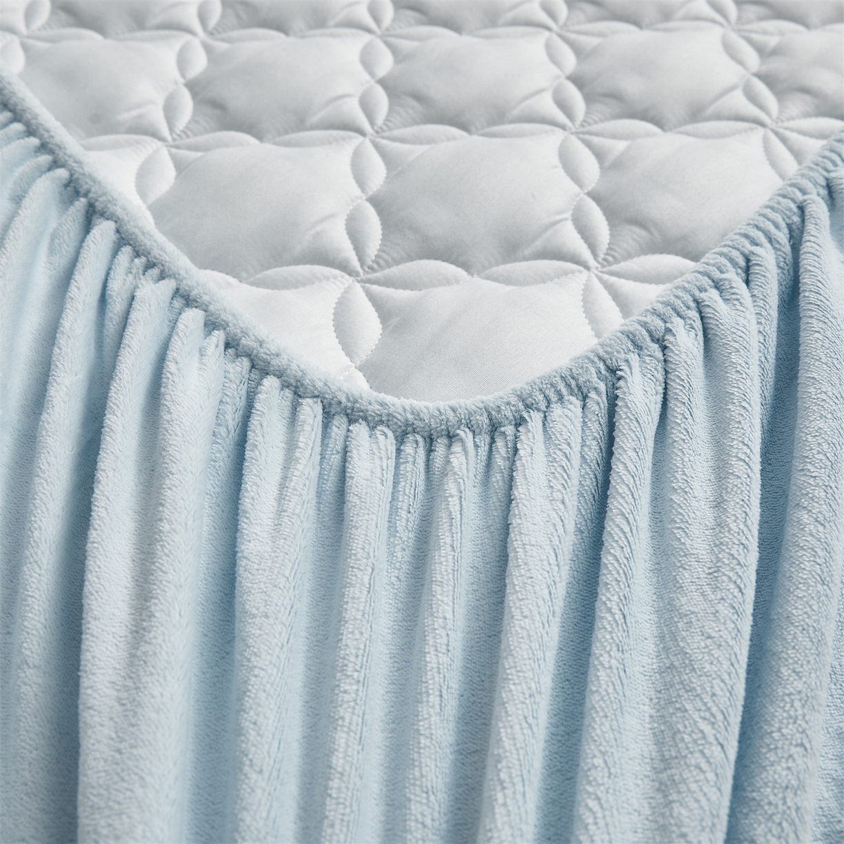 91家纺网 家纺一手货源 找家纺 布卢姆床垫 2025新款A类抗菌牛奶绒床笠 菱格-天空蓝