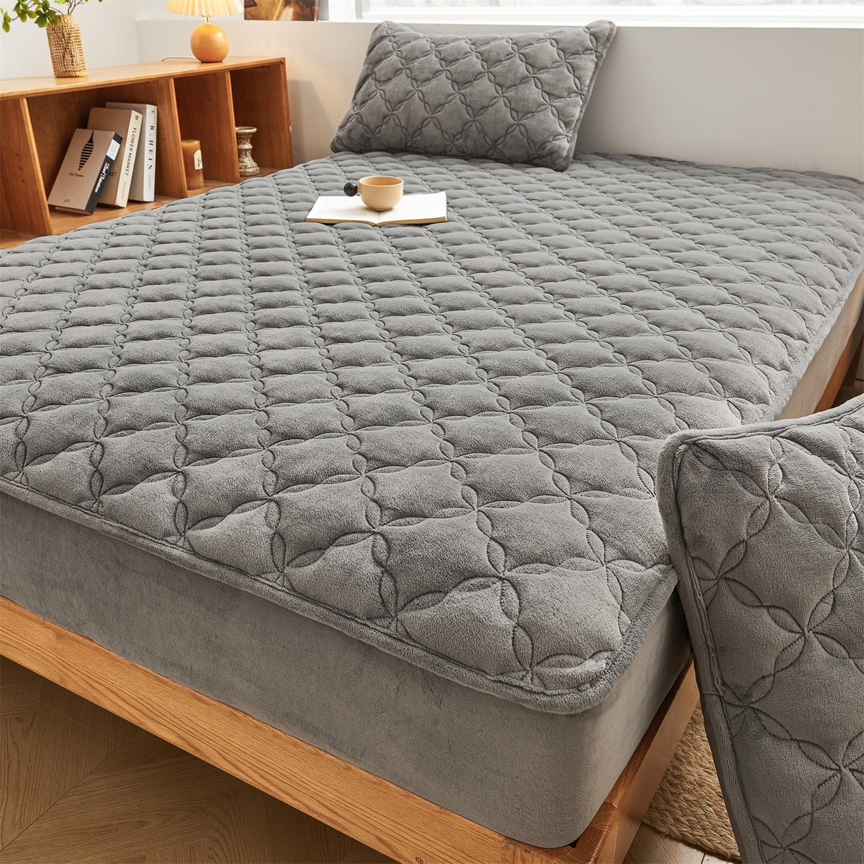 91家纺网 家纺一手货源 找家纺 （总）布卢姆床垫 2025新款A类抗菌牛奶绒床笠