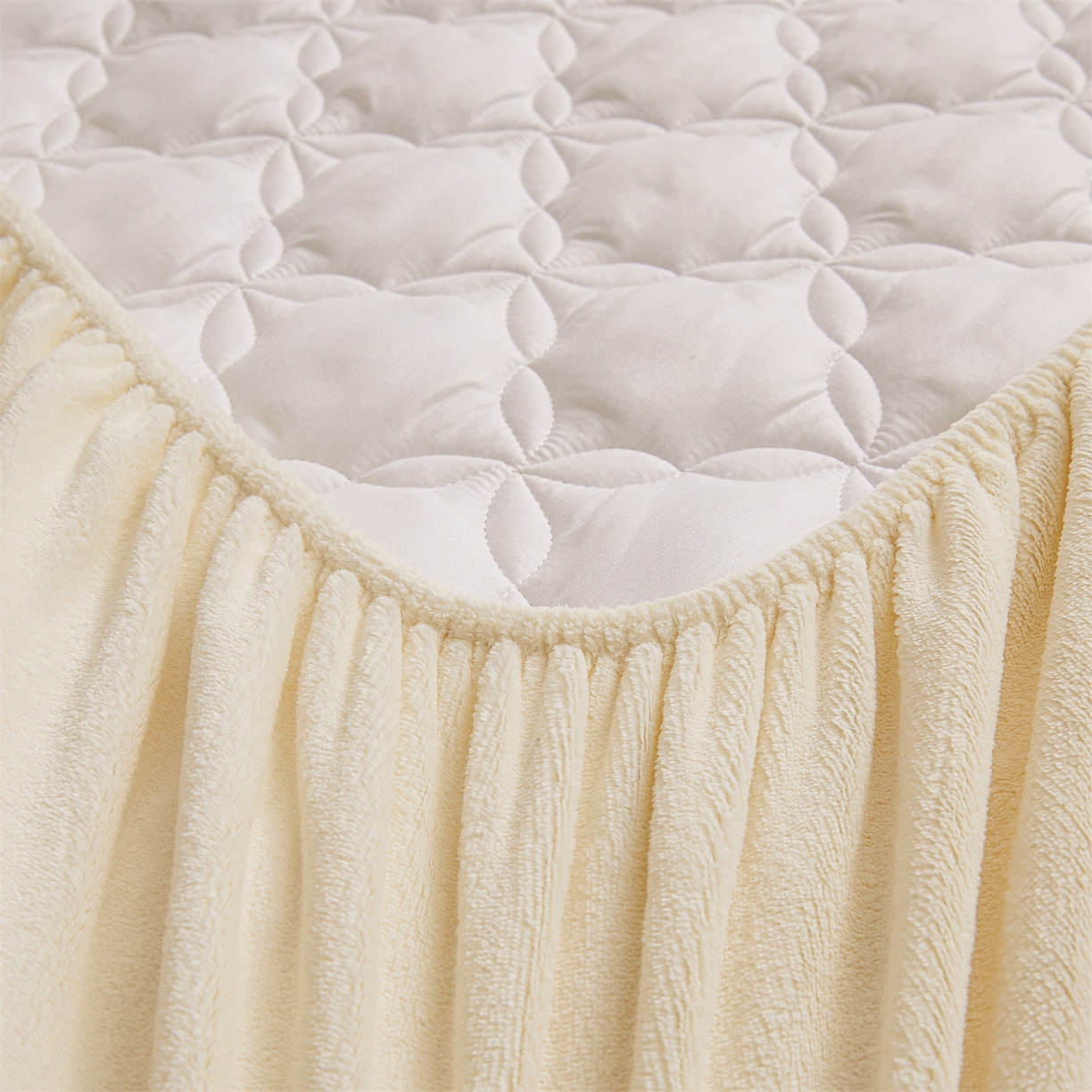 91家纺网 家纺一手货源 找家纺 布卢姆床垫 2025新款A类抗菌牛奶绒床笠 菱格-奶昔白