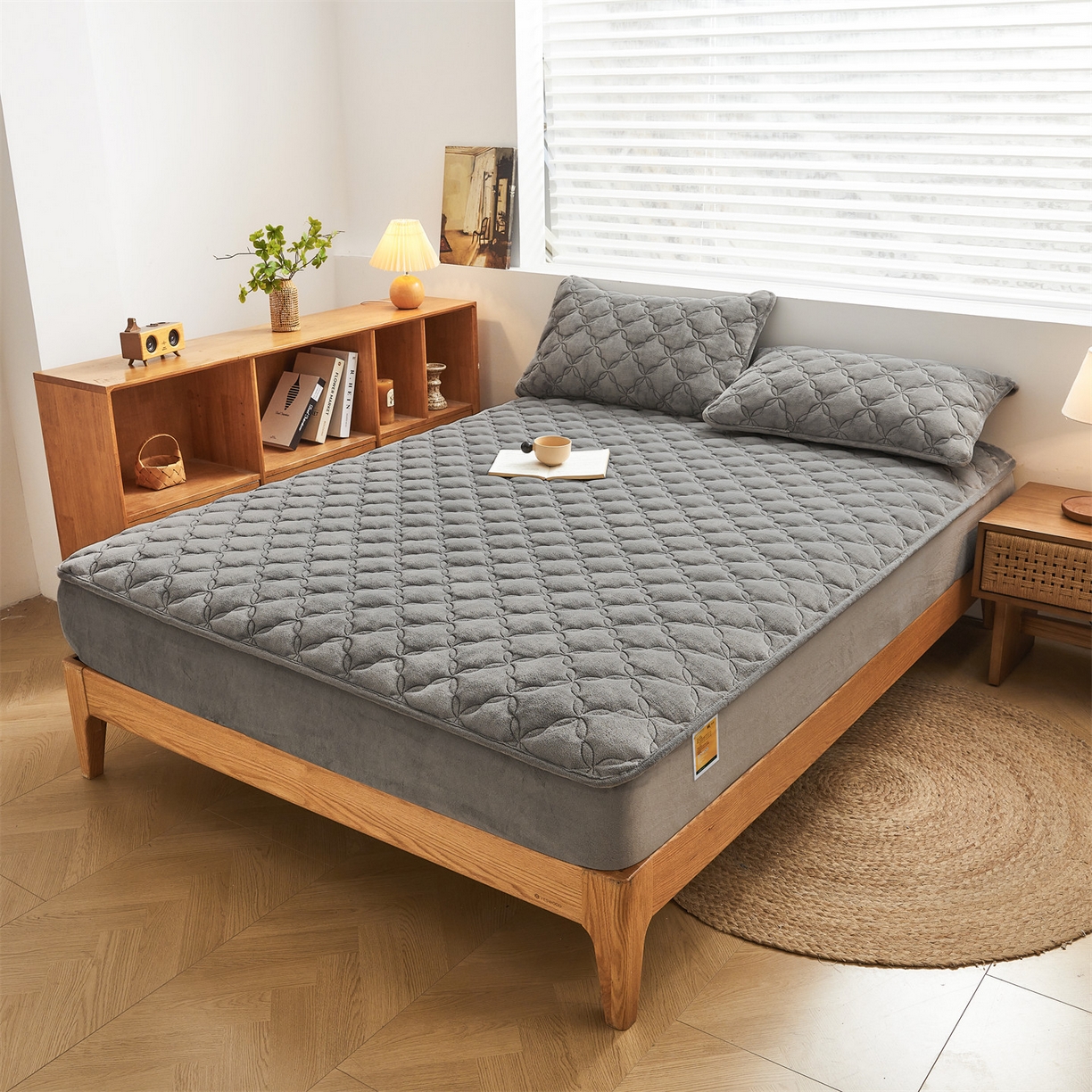 91家纺网 家纺一手货源 找家纺 （总）布卢姆床垫 2025新款A类抗菌牛奶绒床笠