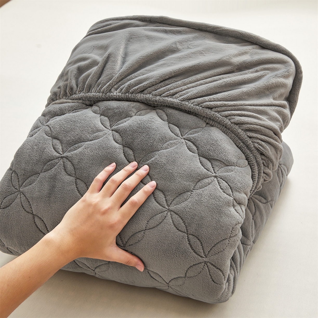 91家纺网 家纺一手货源 找家纺 （总）布卢姆床垫 2025新款A类抗菌牛奶绒床笠