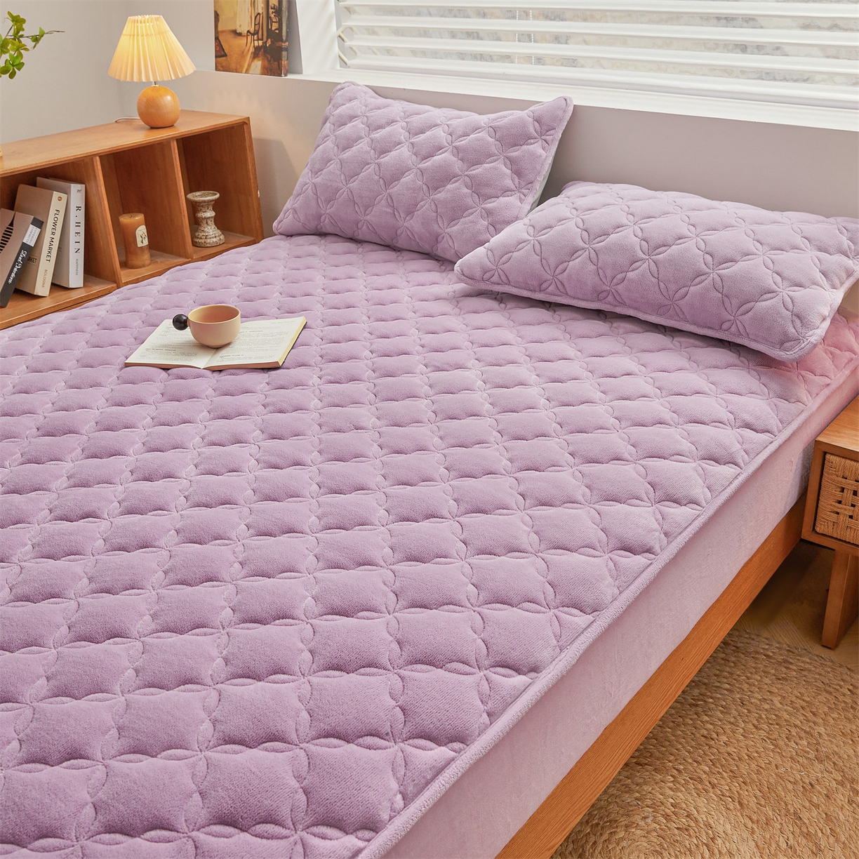 91家纺网 家纺一手货源 找家纺 布卢姆床垫 2025新款A类抗菌牛奶绒床笠 菱格-香芋紫