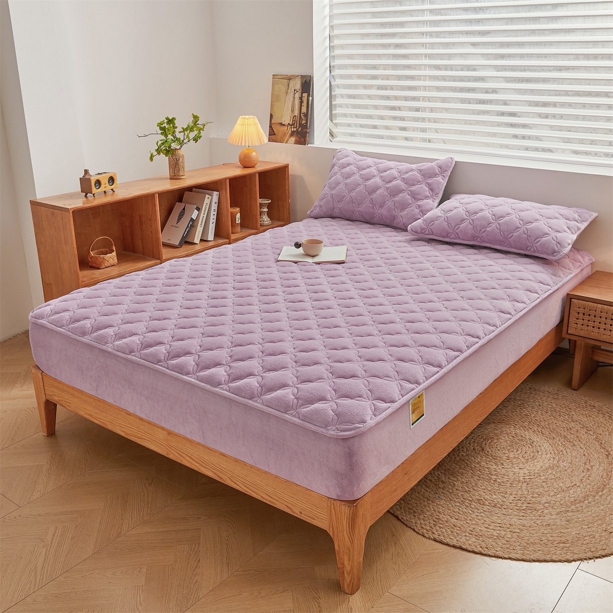 91家纺网 家纺一手货源 找家纺 布卢姆床垫 2025新款A类抗菌牛奶绒床笠 菱格-香芋紫