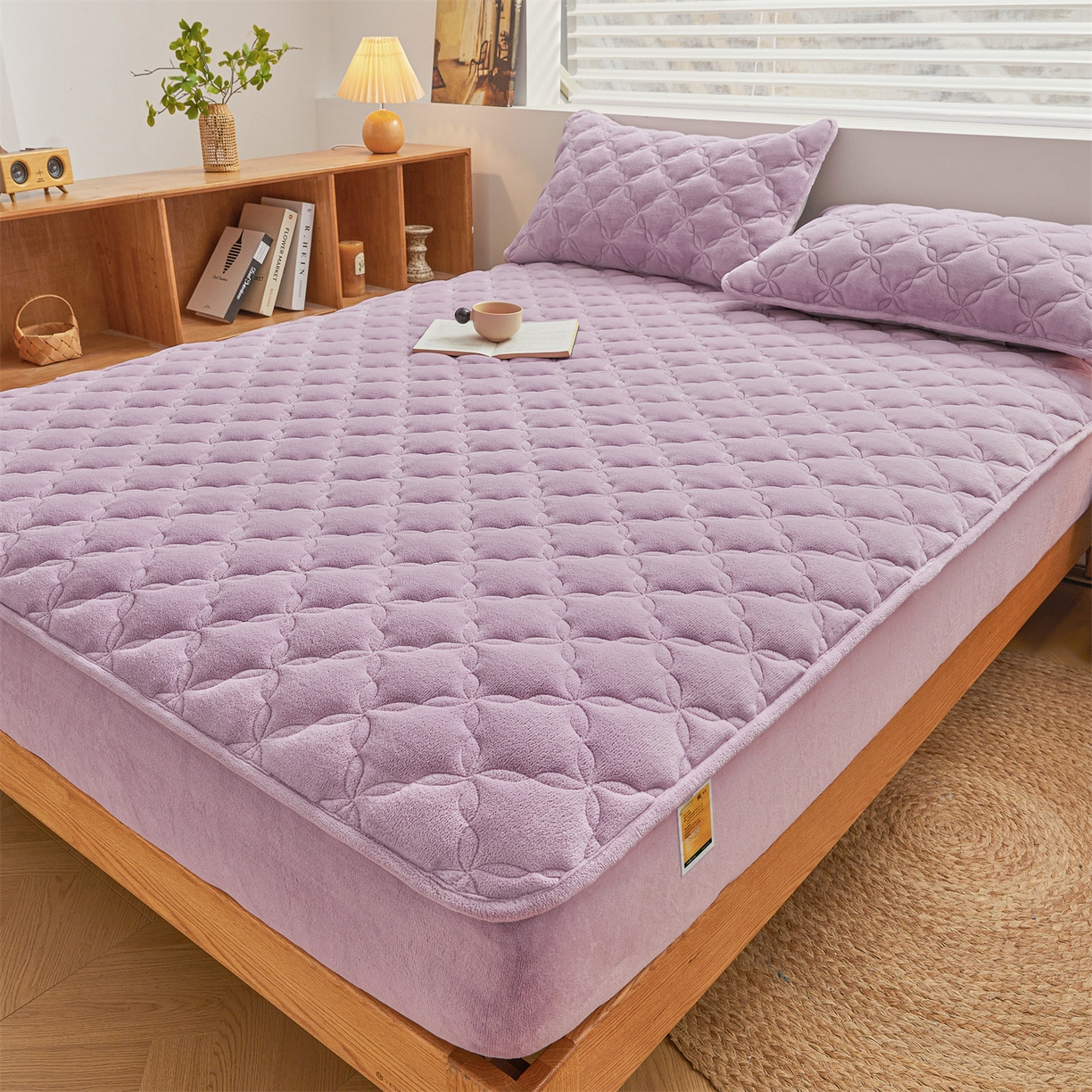 91家纺网 家纺一手货源 找家纺 布卢姆床垫 2025新款A类抗菌牛奶绒床笠 菱格-香芋紫