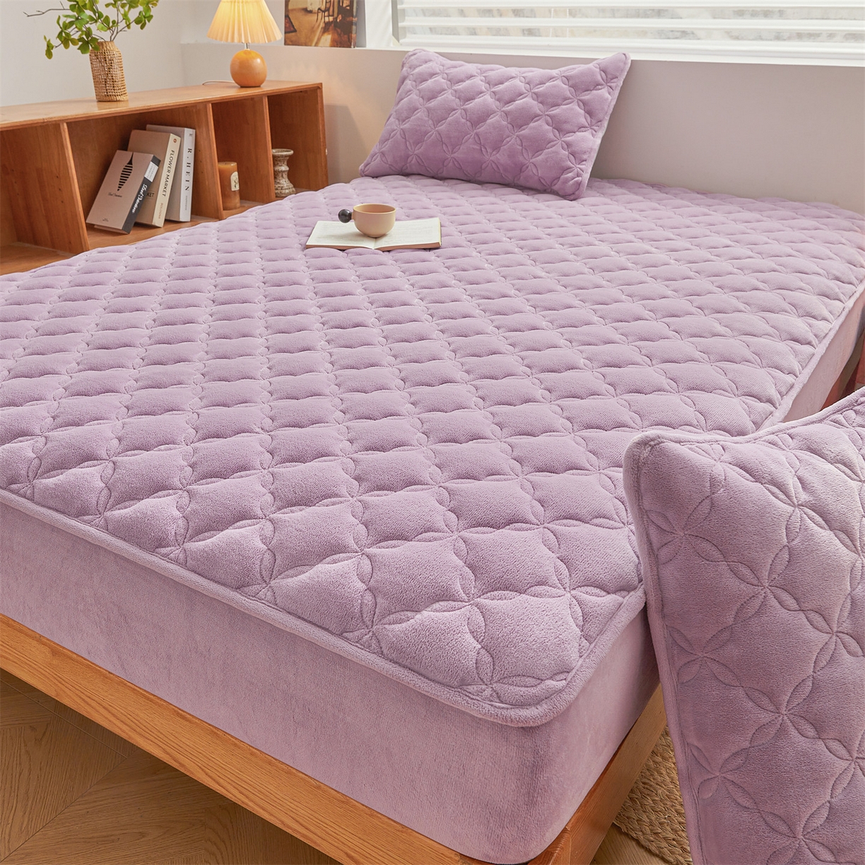 91家纺网 家纺一手货源 找家纺 布卢姆床垫 2025新款A类抗菌牛奶绒床笠 菱格-香芋紫