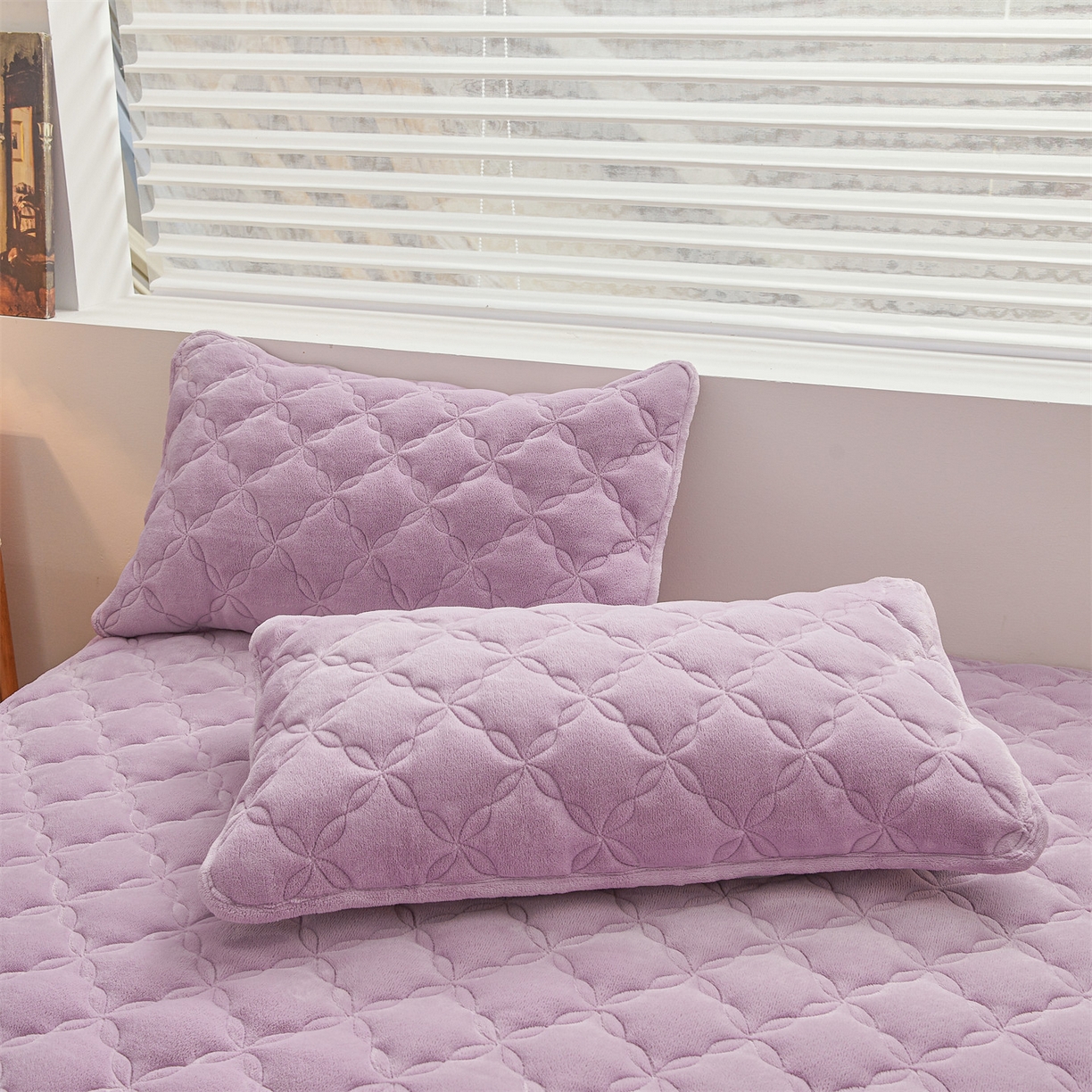 91家纺网 家纺一手货源 找家纺 布卢姆床垫 2025新款A类抗菌牛奶绒床笠 菱格-香芋紫