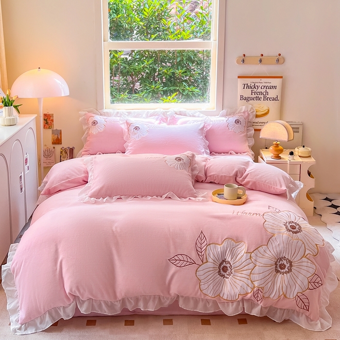 91家纺网 家纺一手货源 找家纺 木子家纺 2025新款半亩花田牛奶绒四件套 茶花粉