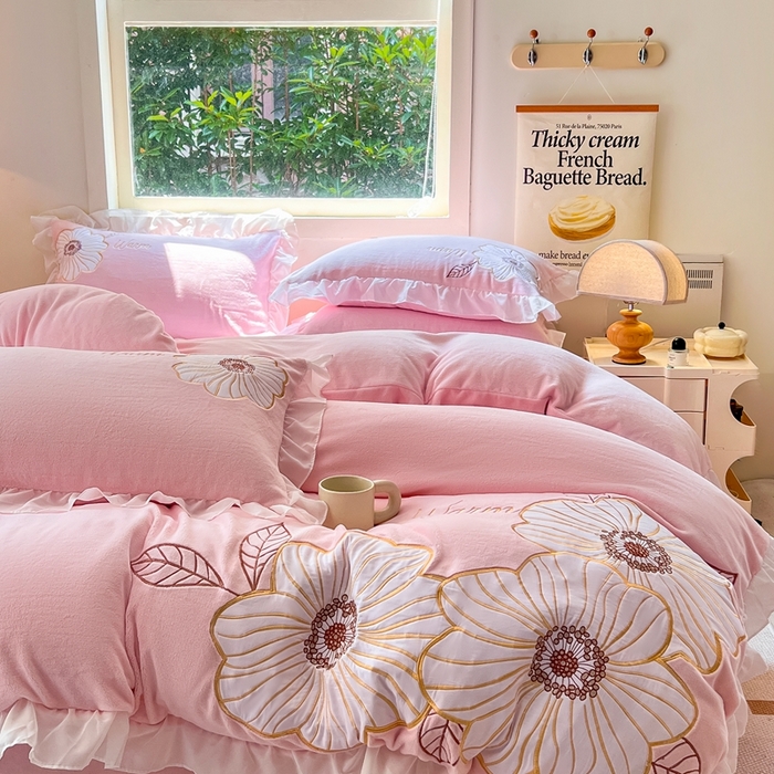 91家纺网 家纺一手货源 找家纺 木子家纺 2025新款半亩花田牛奶绒四件套 茶花粉