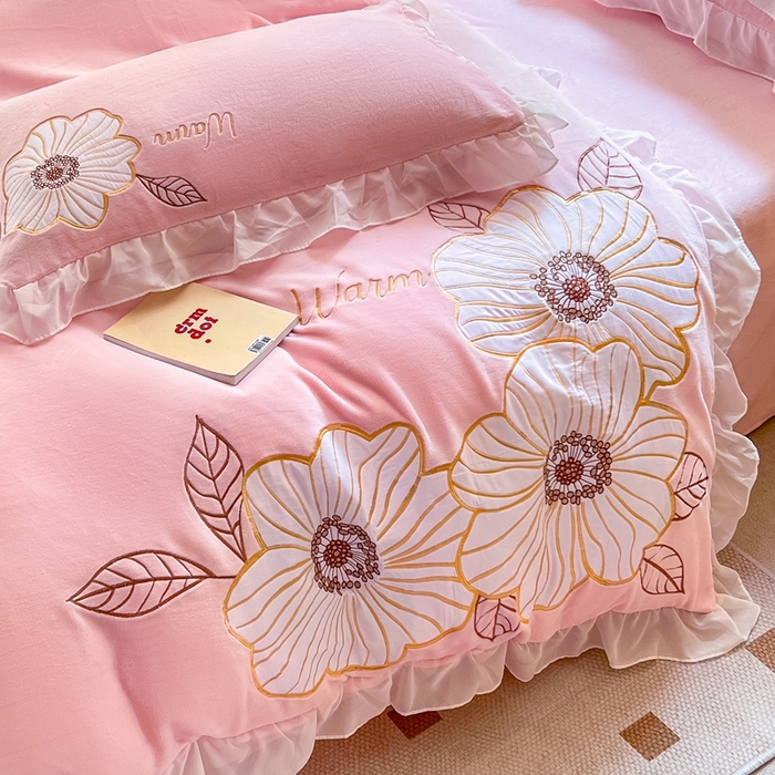 91家纺网 家纺一手货源 找家纺 木子家纺 2025新款半亩花田牛奶绒四件套 茶花粉