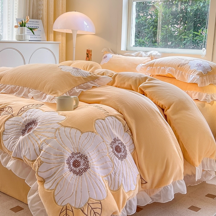 91家纺网 家纺一手货源 找家纺 木子家纺 2025新款半亩花田牛奶绒四件套 秋香黄