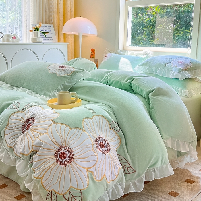 91家纺网 家纺一手货源 找家纺 木子家纺 2025新款半亩花田牛奶绒四件套 若草绿