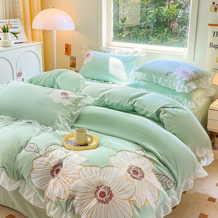 91家纺网 家纺一手货源 找家纺 木子家纺 2025新款半亩花田牛奶绒四件套 若草绿