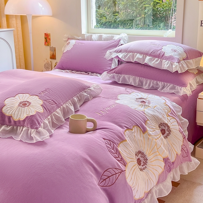 91家纺网 家纺一手货源 找家纺 木子家纺 2025新款半亩花田牛奶绒四件套 暮山紫