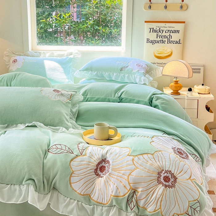 91家纺网 家纺一手货源 找家纺 木子家纺 2025新款半亩花田牛奶绒四件套 若草绿