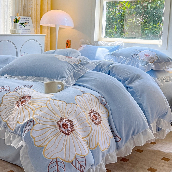 91家纺网 家纺一手货源 找家纺 木子家纺 2025新款半亩花田牛奶绒四件套 杜若蓝