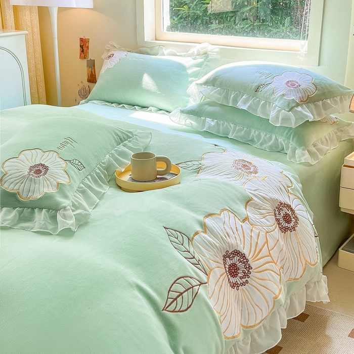 91家纺网 家纺一手货源 找家纺 木子家纺 2025新款半亩花田牛奶绒四件套 若草绿