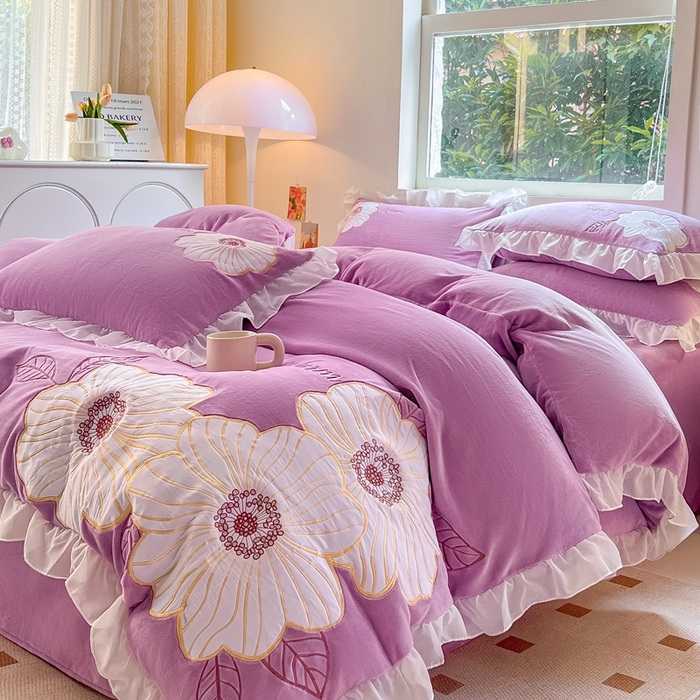 91家纺网 家纺一手货源 找家纺 木子家纺 2025新款半亩花田牛奶绒四件套 暮山紫