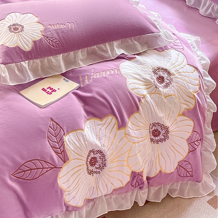 91家纺网 家纺一手货源 找家纺 木子家纺 2025新款半亩花田牛奶绒四件套 暮山紫