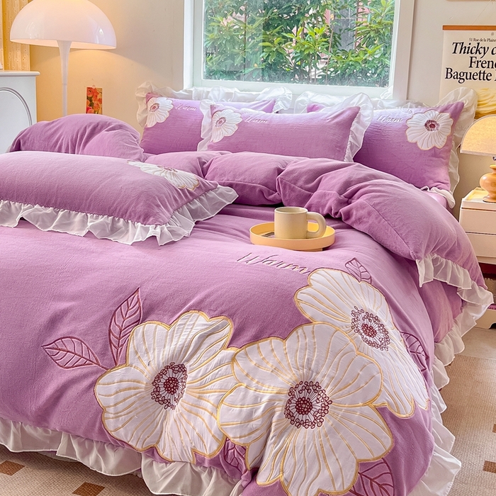 91家纺网 家纺一手货源 找家纺 木子家纺 2025新款半亩花田牛奶绒四件套 暮山紫