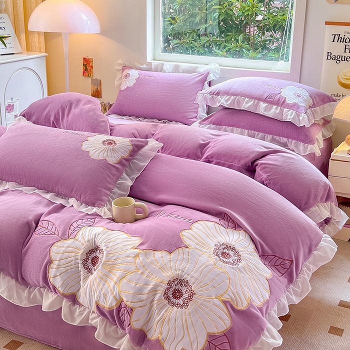 91家纺网 家纺一手货源 找家纺 木子家纺 2025新款半亩花田牛奶绒四件套 暮山紫