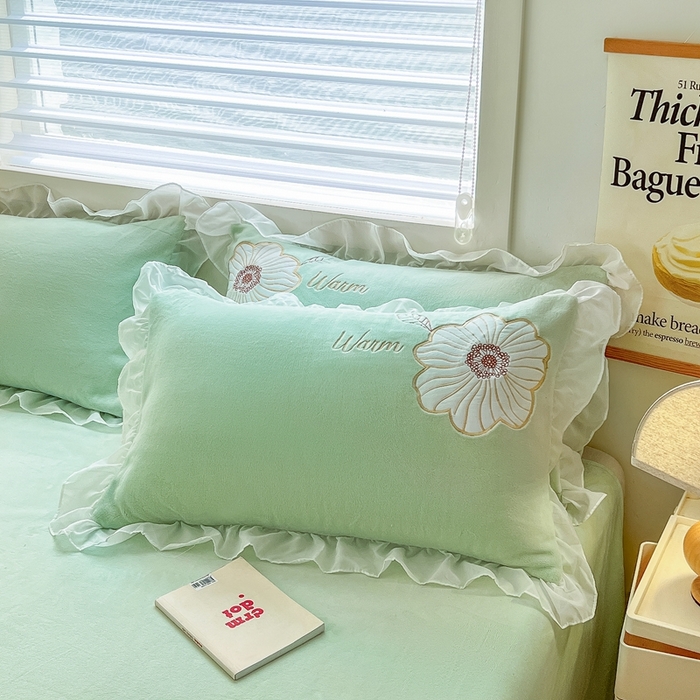 91家纺网 家纺一手货源 找家纺 木子家纺 2025新款半亩花田牛奶绒四件套 若草绿