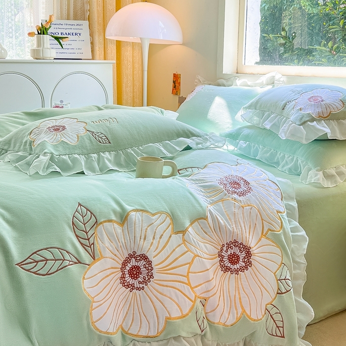 91家纺网 家纺一手货源 找家纺 木子家纺 2025新款半亩花田牛奶绒四件套 若草绿