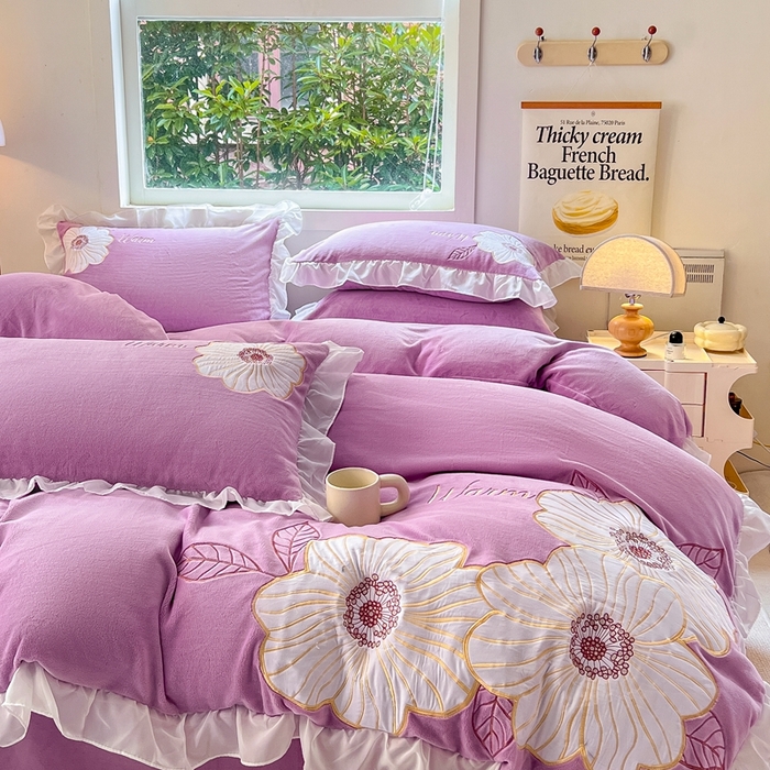 91家纺网 家纺一手货源 找家纺 木子家纺 2025新款半亩花田牛奶绒四件套 暮山紫